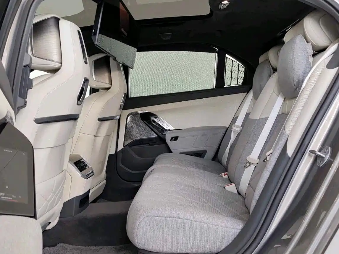 BMW i7 2023 2023 xDrive60L Luxury Package