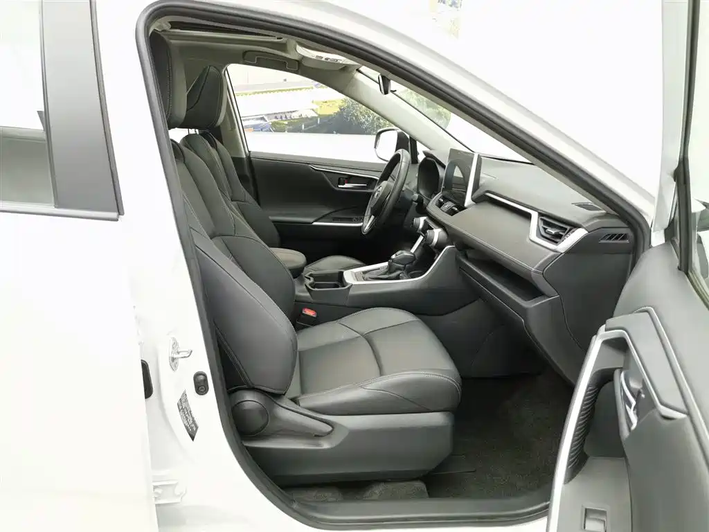 Toyota Wildlander 2021 2.0L CVT 2WD Luxury Edition фото 23