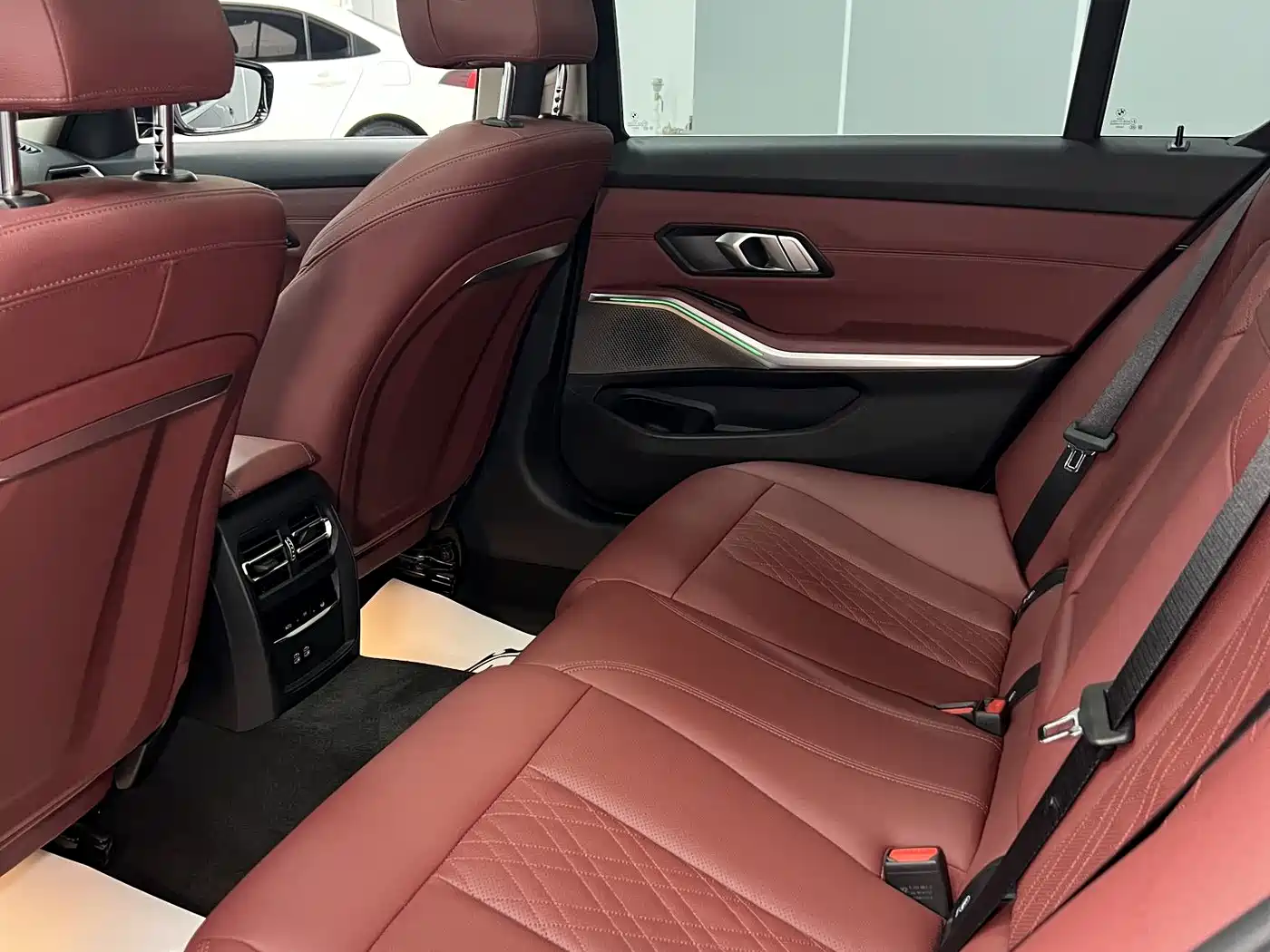 BMW 3 Series 2023 320Li M Sport Package фото 16
