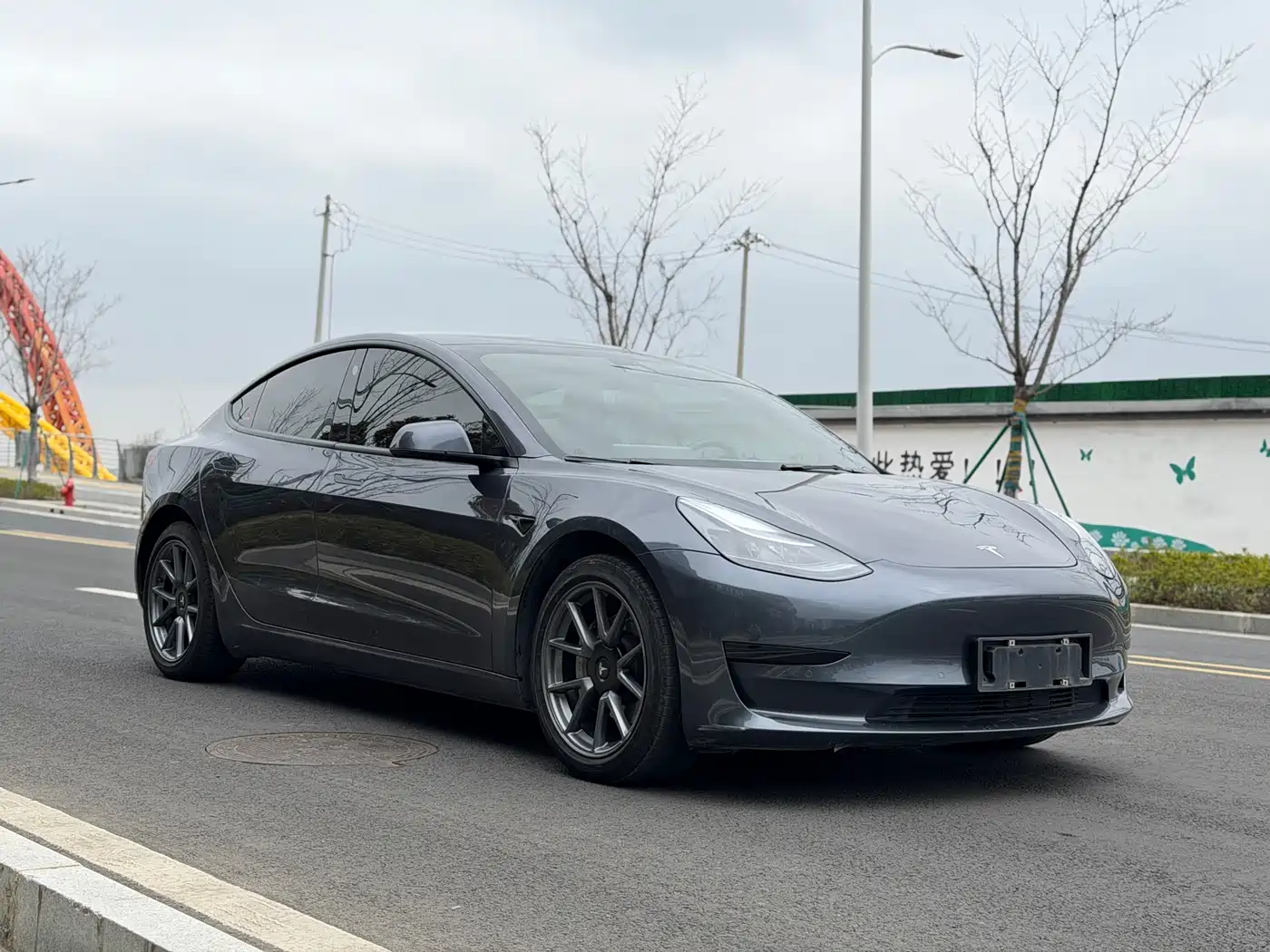 TESLA MODEL 3