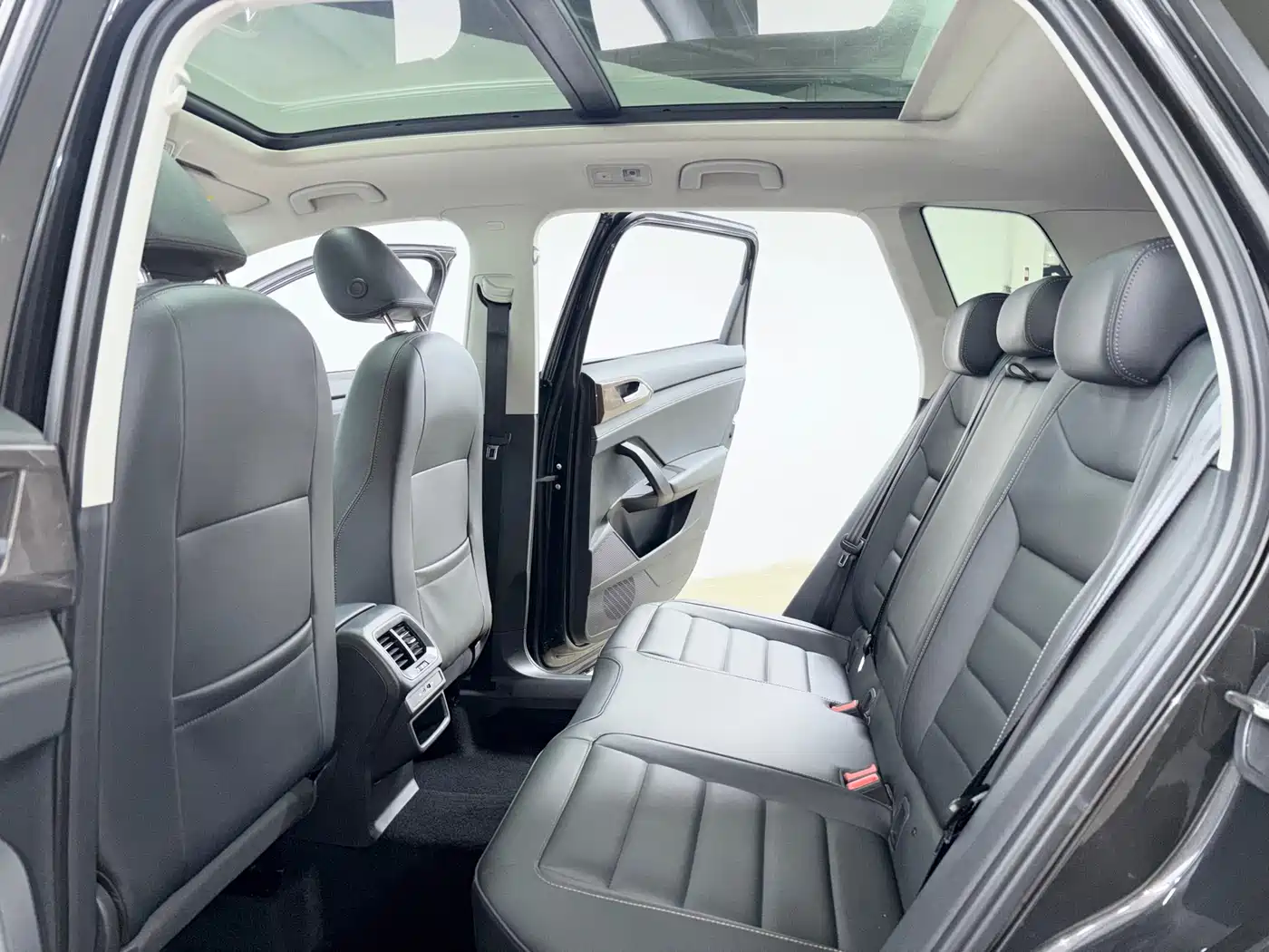 Volkswagen Tharu 2022 280TSI FWD Luxury Edition фото 9