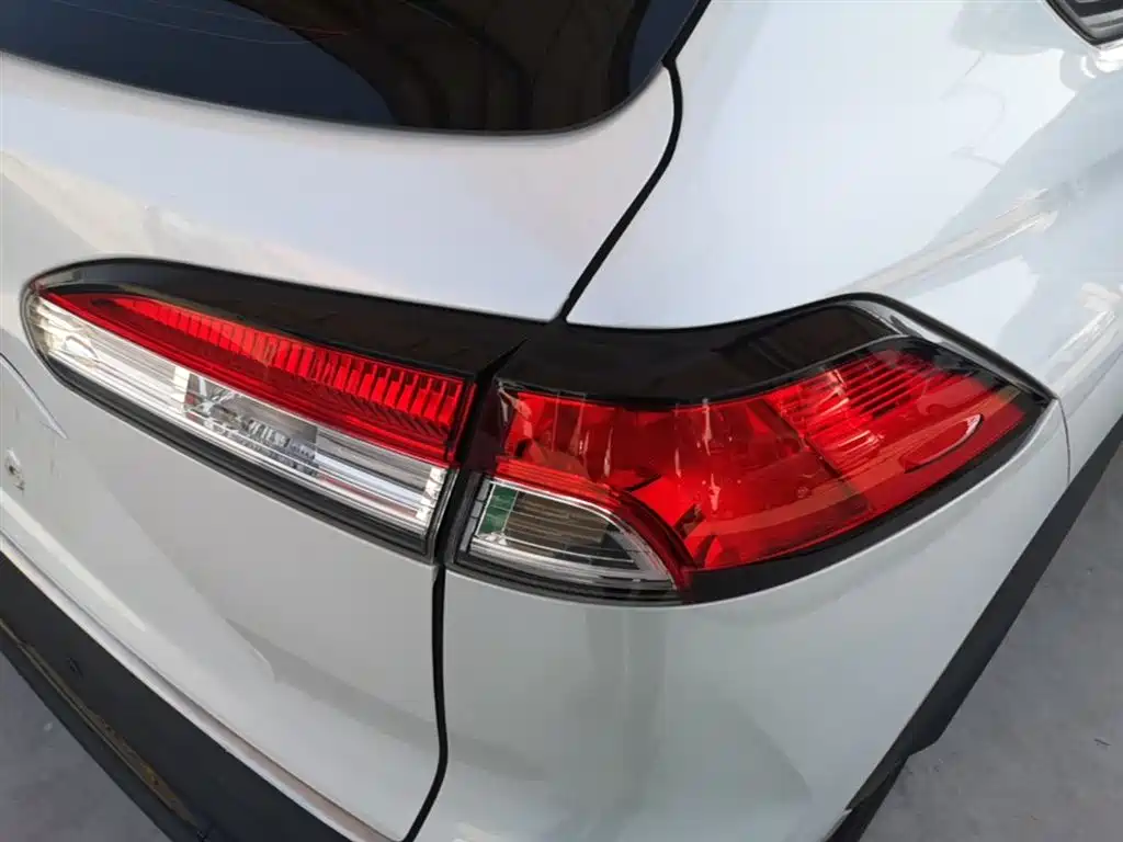 Toyota Frontlander 2023 2.0L CVT Leading Edition фото 8