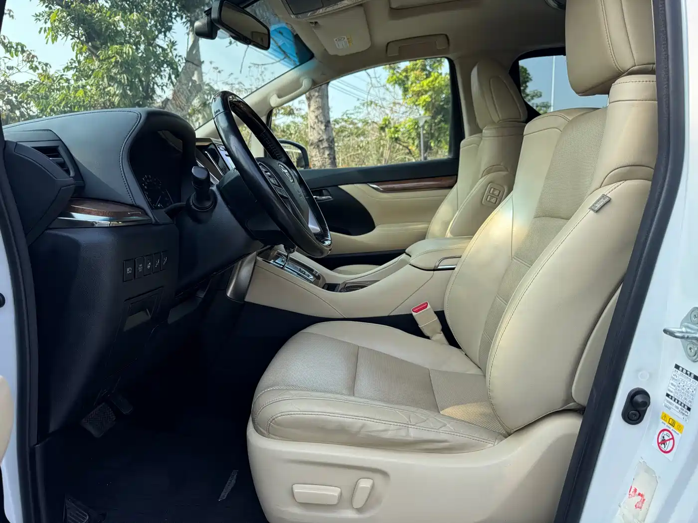 Toyota Alphard 2018 3.5L Premium фото 9
