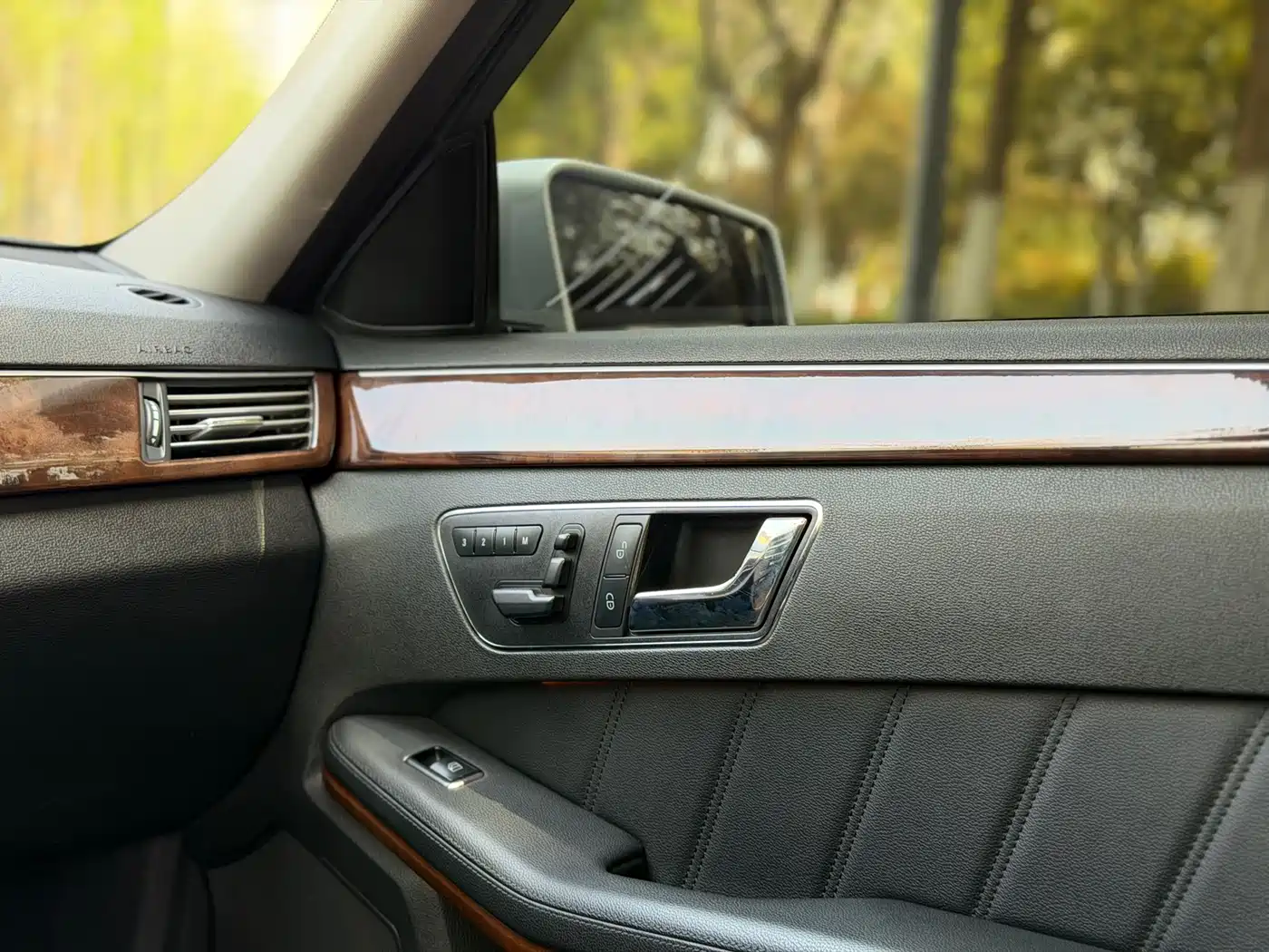 Mercedes-Benz E-Class 2011 E 260 L CGI Fashion фото 15