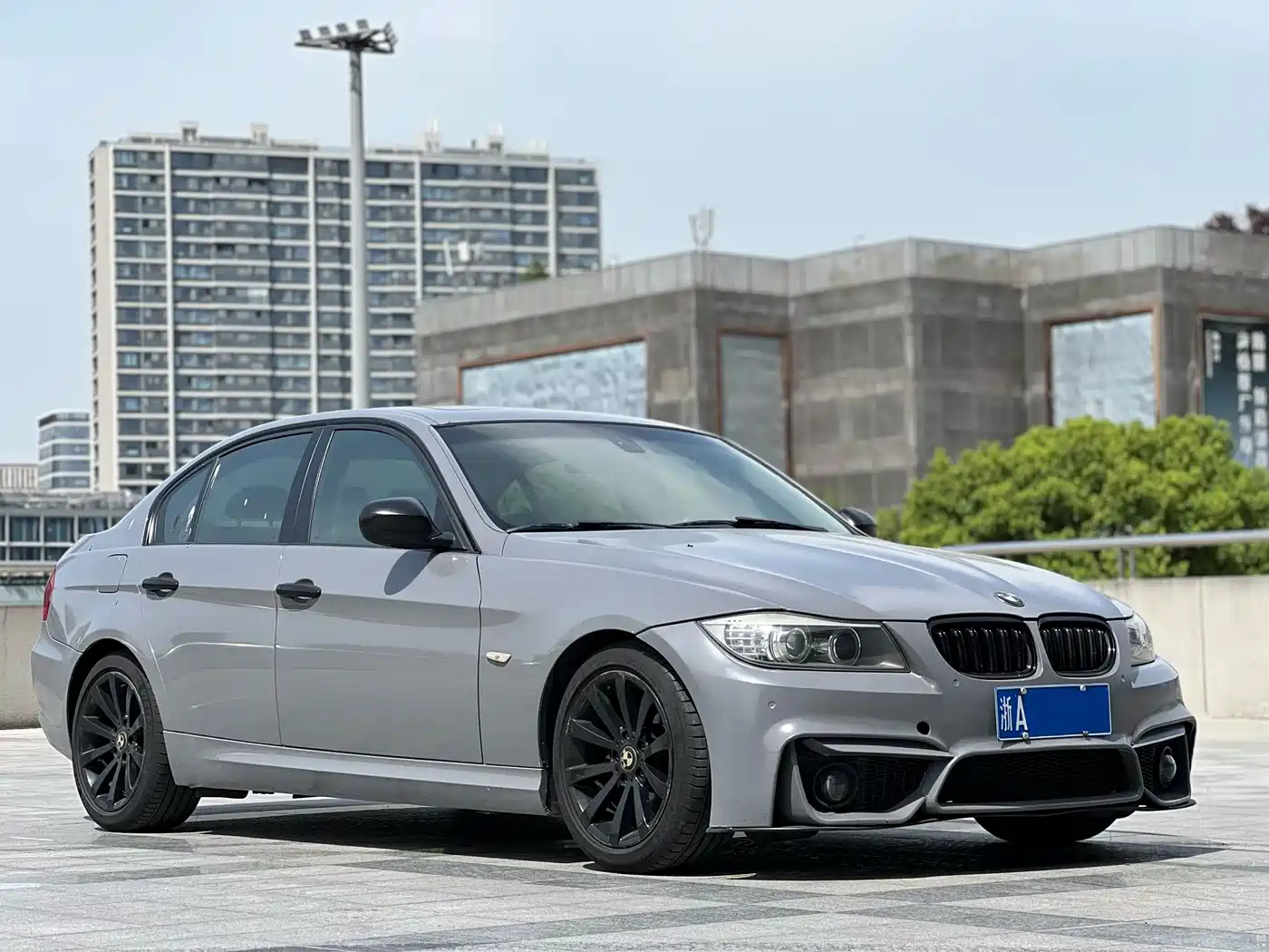 BMW 3 Series (Import) 2010 325i Luxury фото 3