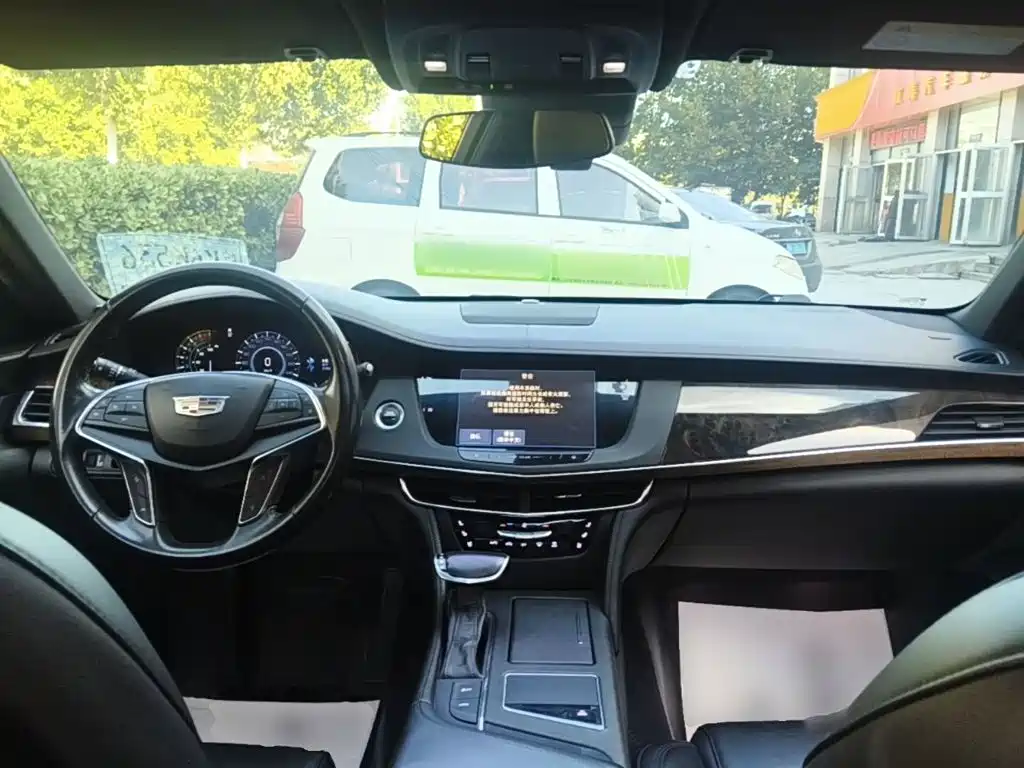 Фото 10 - Cadillac CT6