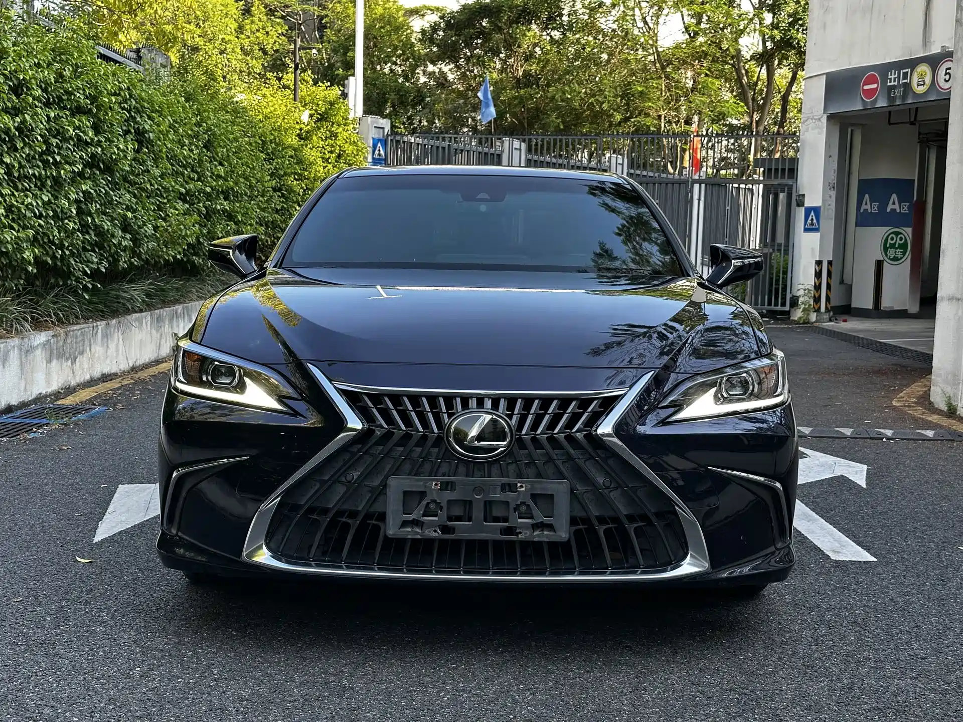 Фото 2 - Lexus ES