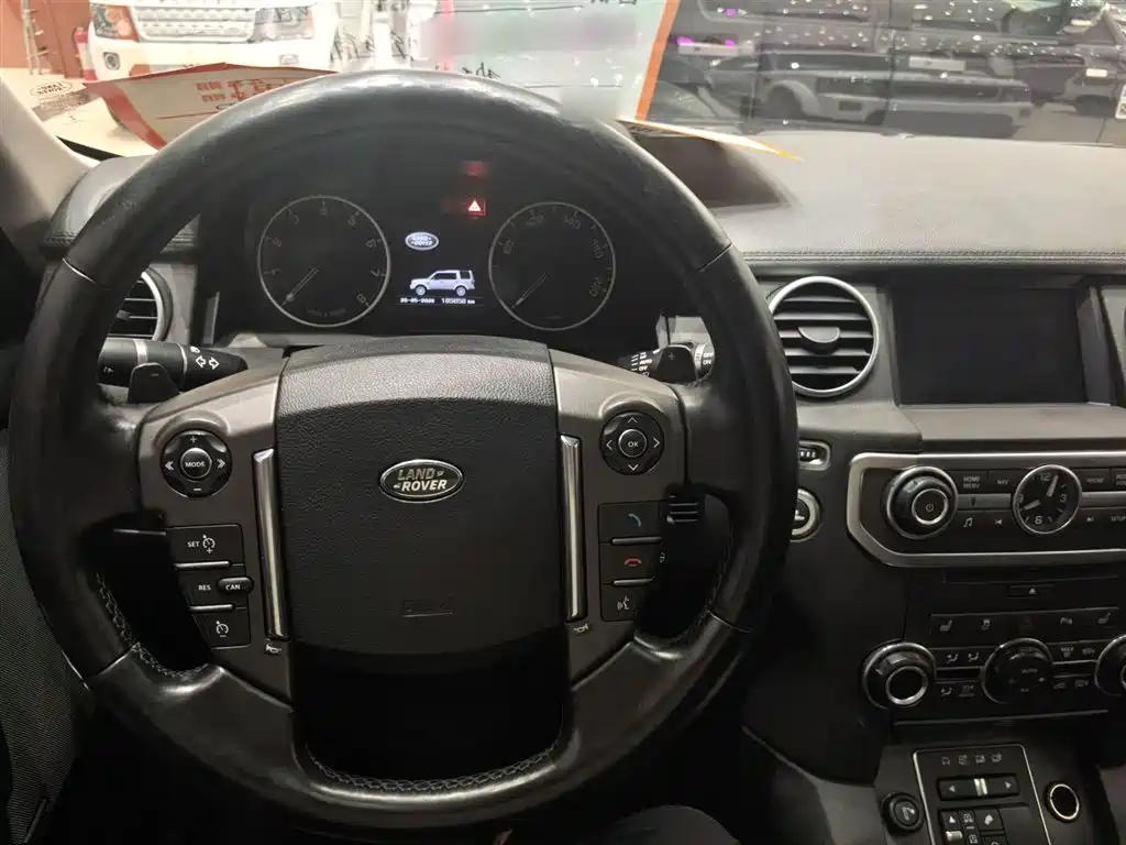 Land Rover Discovery 2016 3.0 SC V6 HSE фото 4