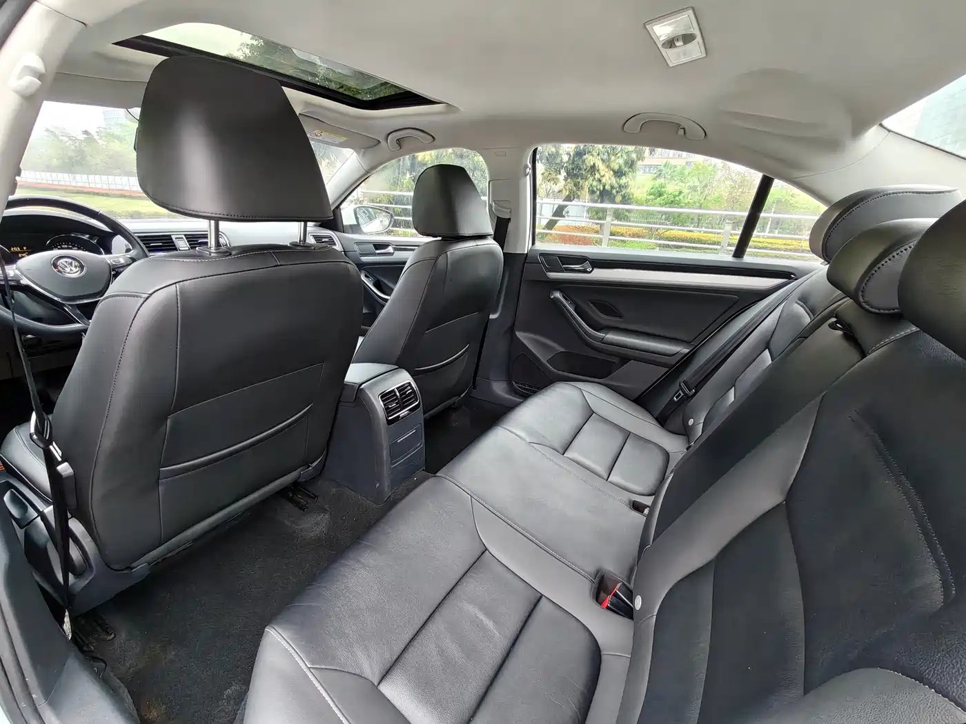 Volkswagen Sagitar 2018 1.6L Automatic Comfort фото 9