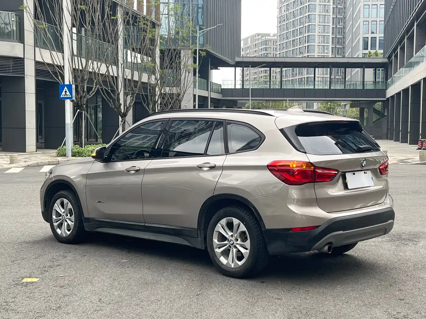 BMW X1 2016 sDrive18Li Premium Model фото 5