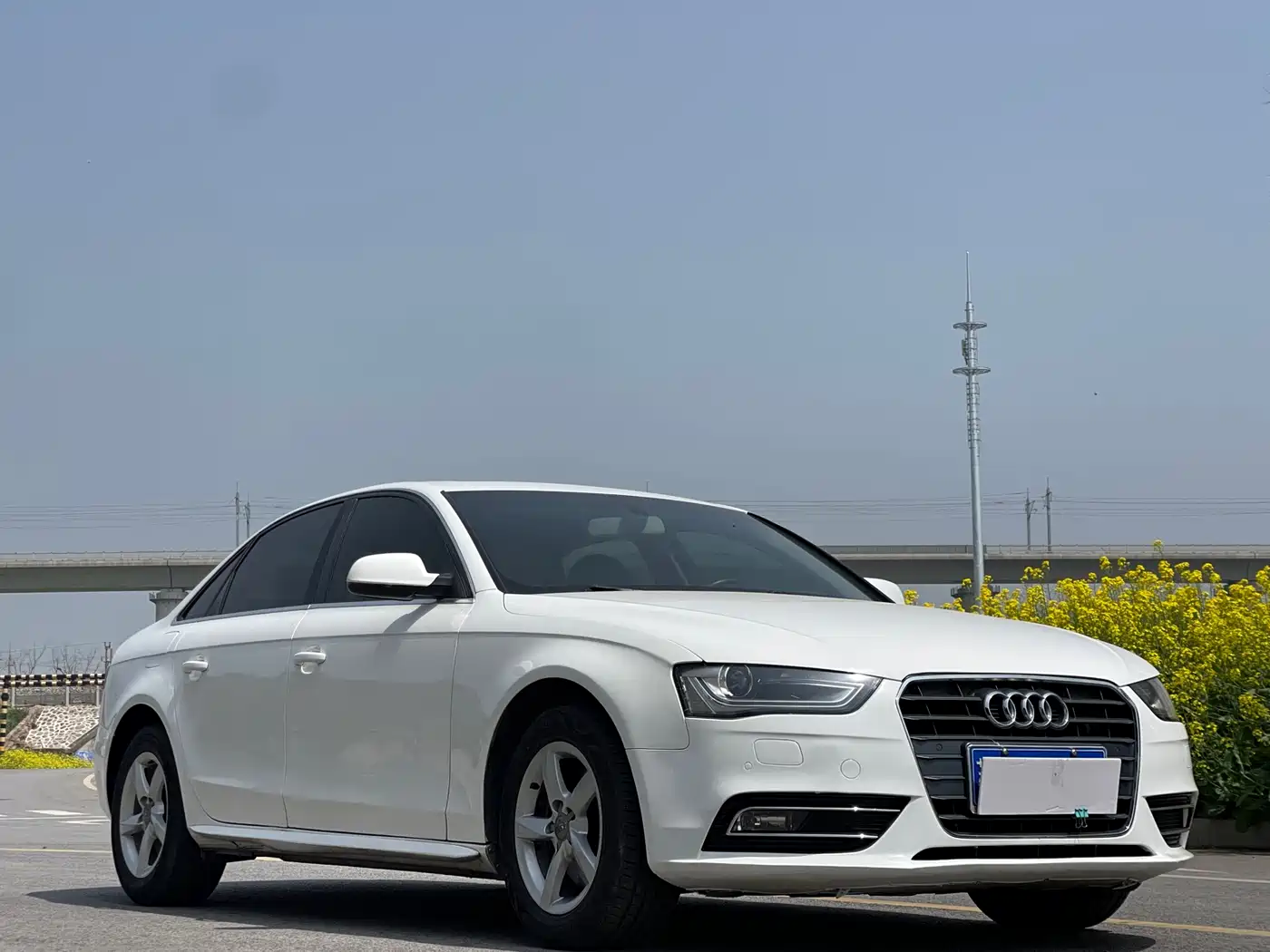 Audi A4L 2013 35 TFSI Automatic Comfort фото 3