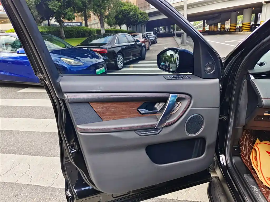 LAND ROVER DISCOVER NEW ENERGY SOURCES FOR SPORTS