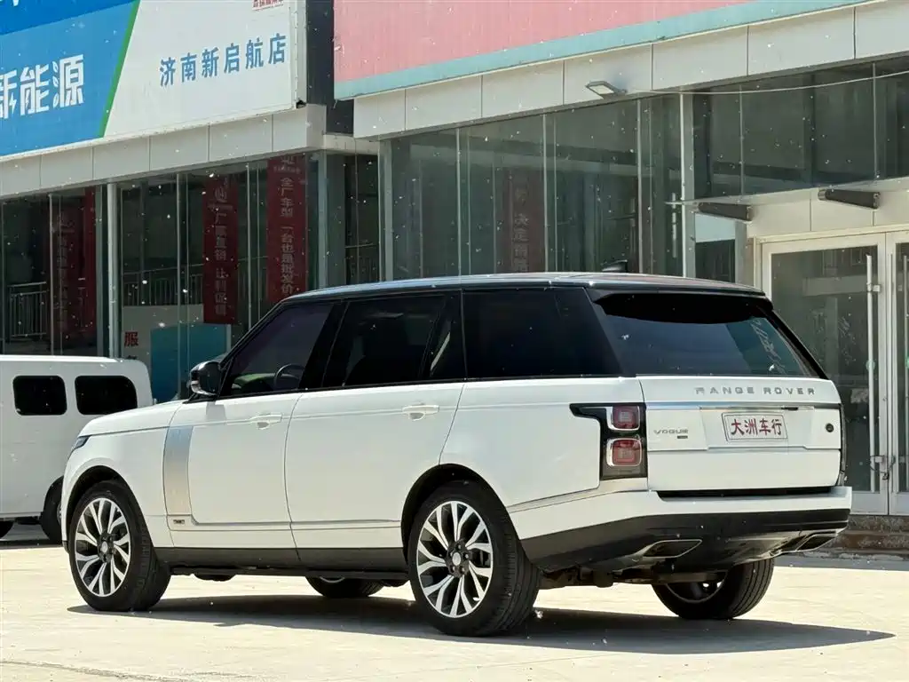 Land Rover Range Rover 2020 3.0 L6 Heritage Extended Edition фото 4