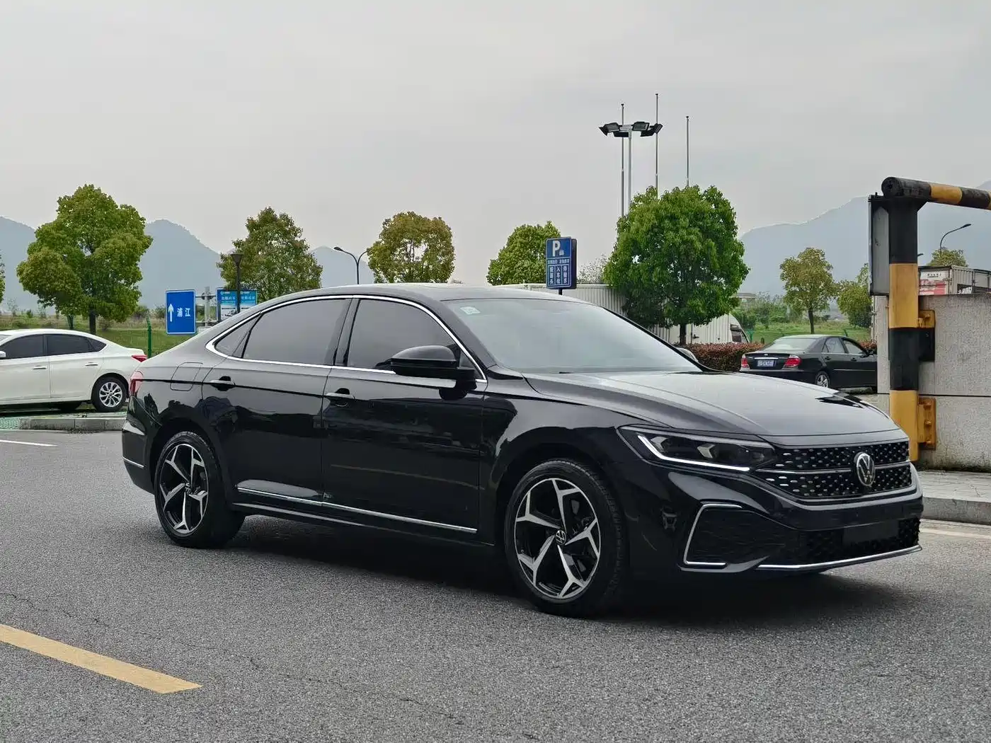 Volkswagen Passat 2024 380TSI Dragon Soaring Edition фото 6
