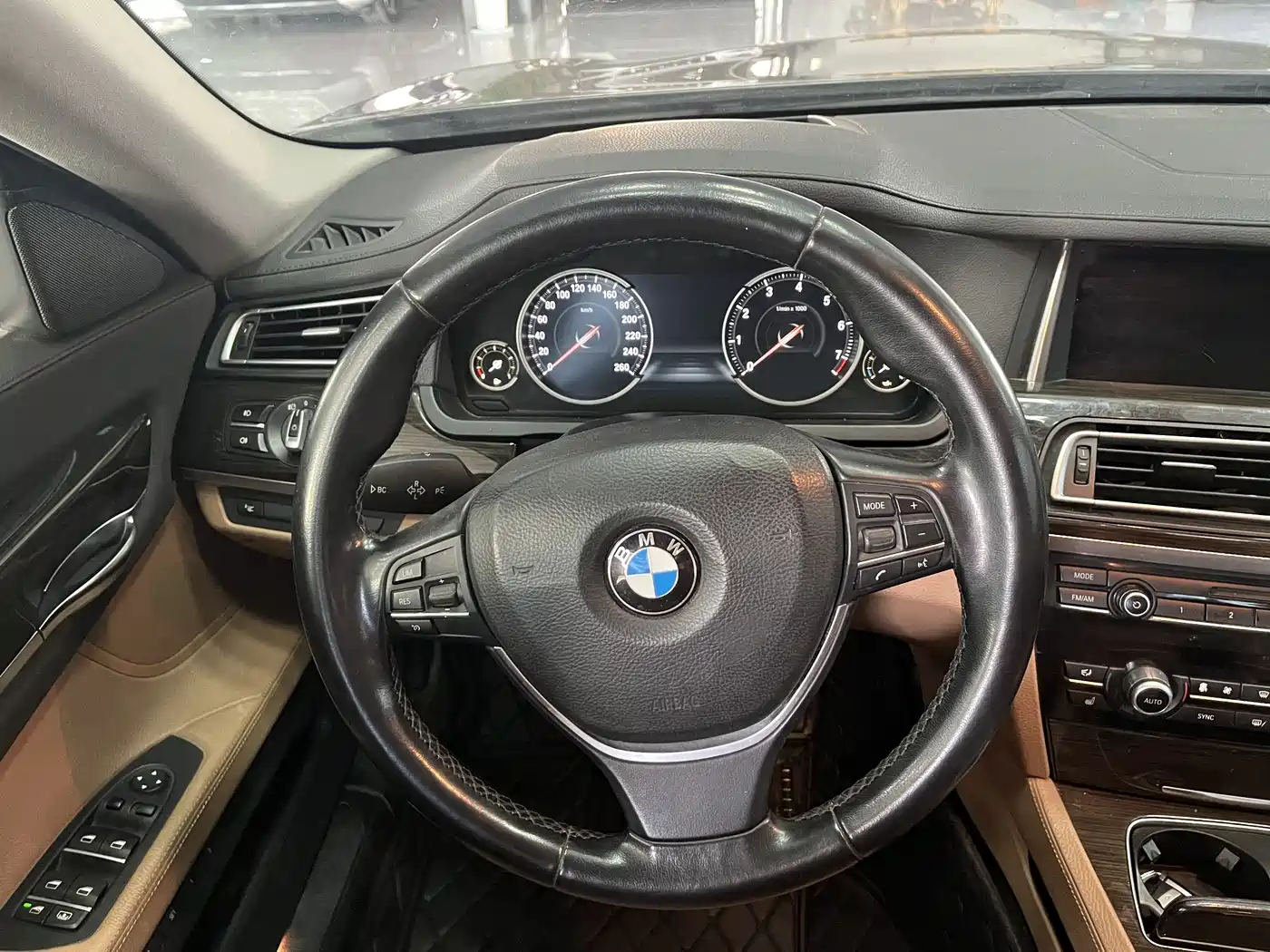 BMW 7 Series 2014 730Li Premium фото 12