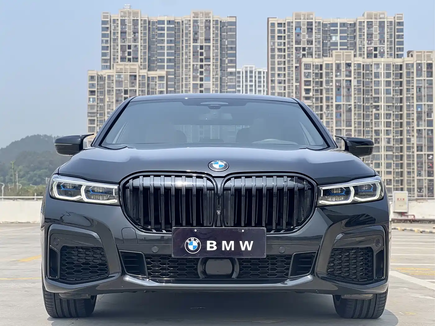 BMW 7 Series 2022 740Li xDrive Executive M Sport Package фото 2