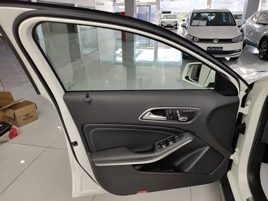 Mercedes-Benz GLA 2017 GLA 200 Dynamic фото 23