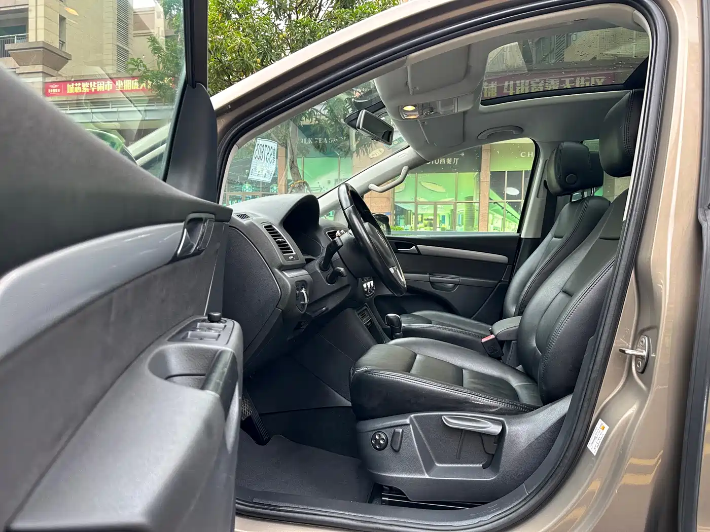 Volkswagen Sharan 2015 1.8TSI Comfort фото 11