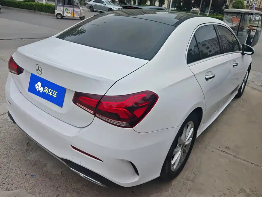 Mercedes-Benz A-Class 2022 A 200 L Sport Sedan Dynamic фото 3