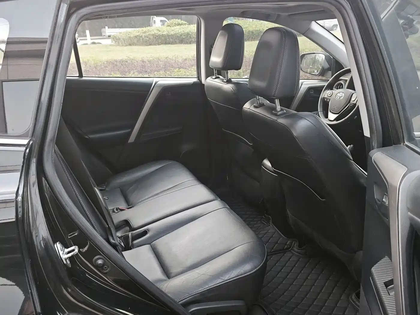 Toyota RAV4 Rongfang 2015 2.5L Automatic 4WD Elite Edition фото 6