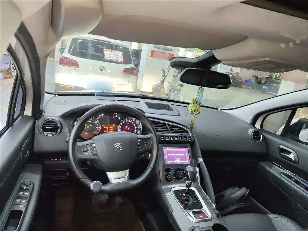 Peugeot 3008 2016 1.6THP Automatic Premium Edition фото 4