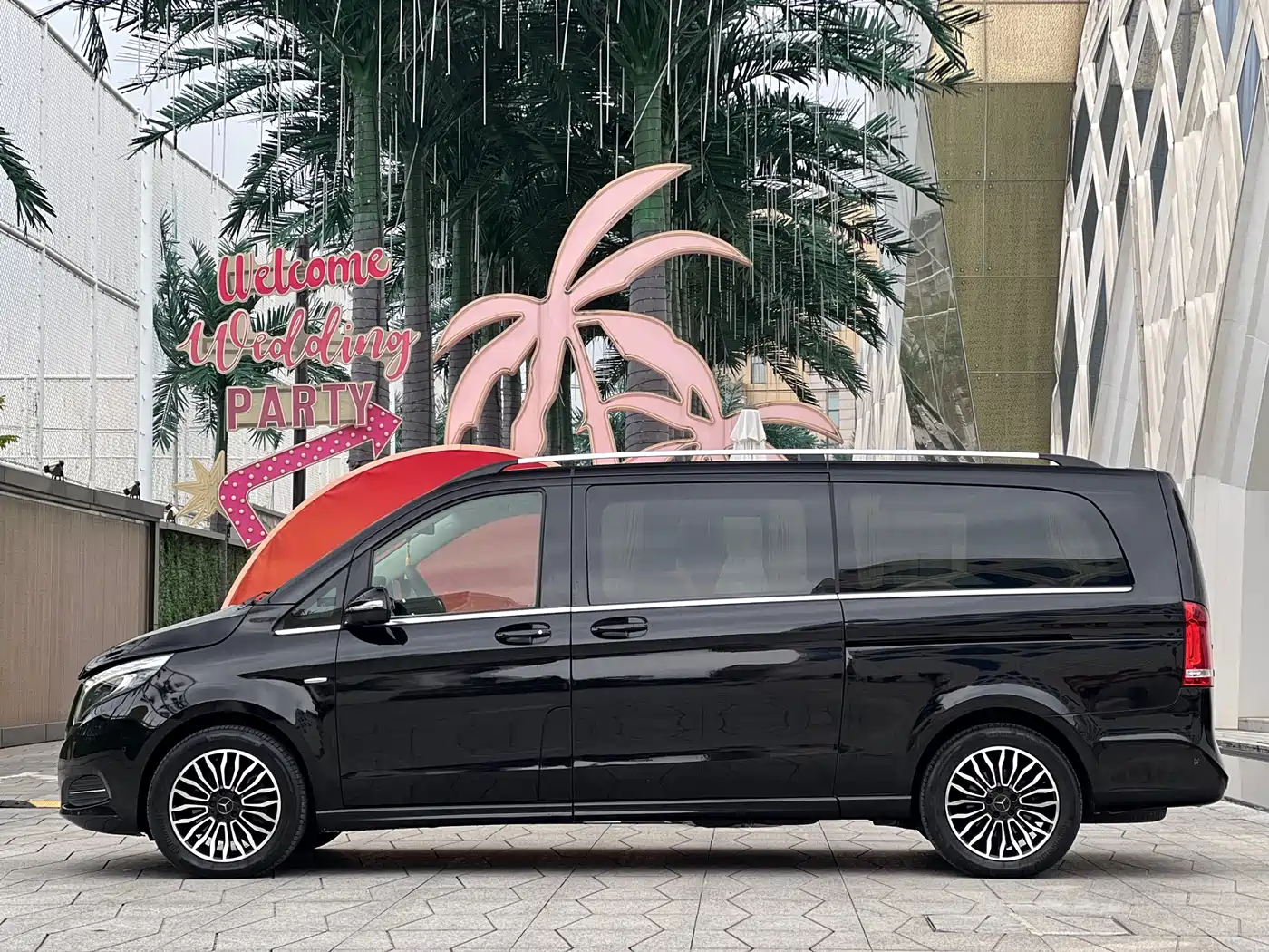 Mercedes-Benz V-Class 2017 Model V 260 L Premium Extended Edition фото 7