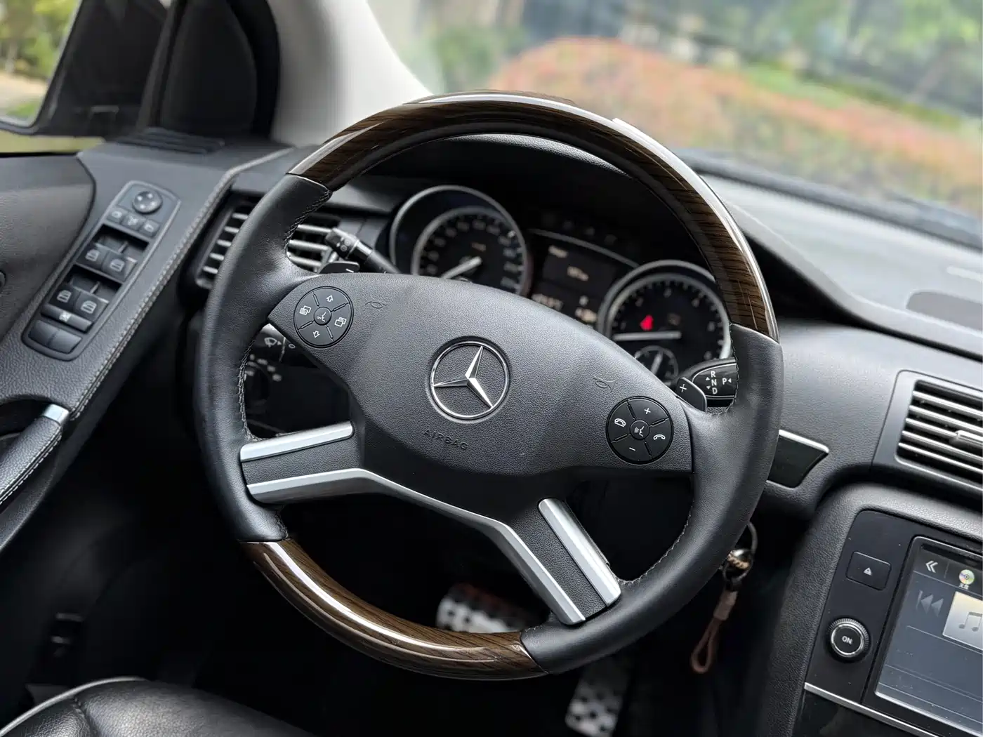 Mercedes-Benz R-Class 2017 R 320 4MATIC Business Collector's Edition фото 14