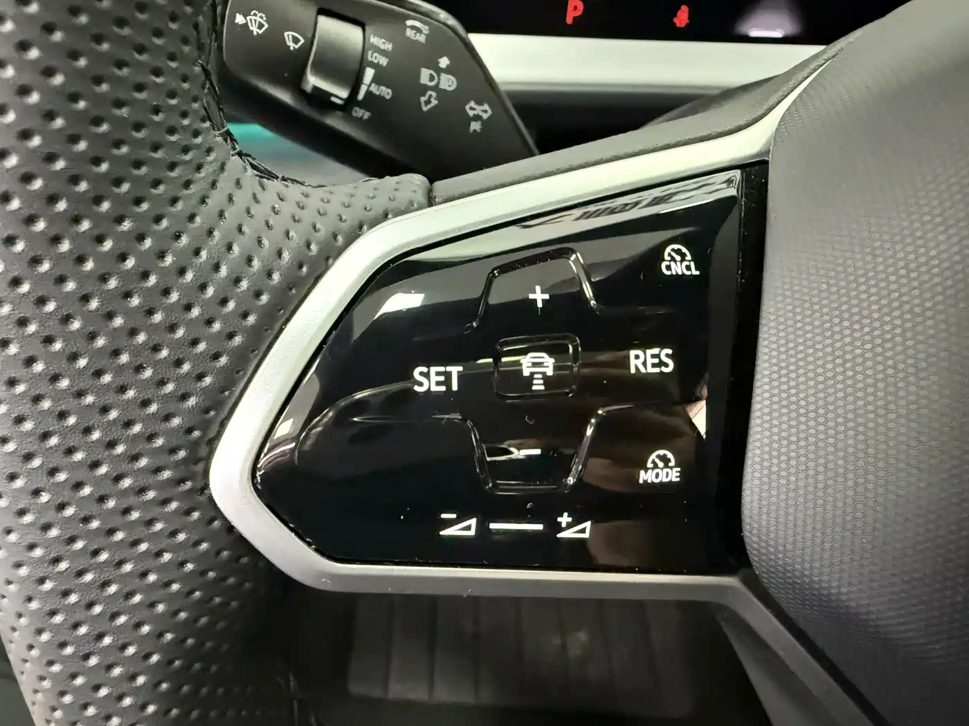 Volkswagen Teramont 2025 Teramont Pro 450TSI 4WD Summit Edition фото 15