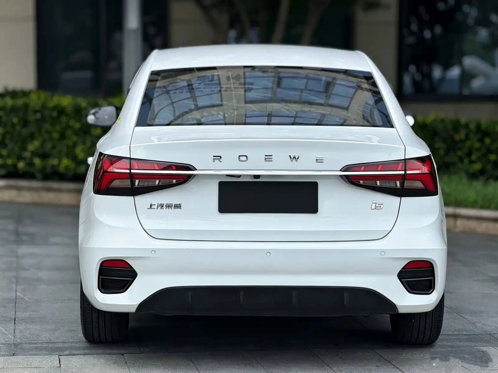 Фото 9 - Roewe i5