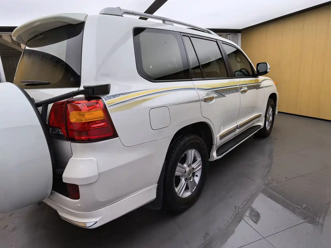Toyota Land Cruiser (Import) 2015 4.0L V6 Middle East Limited Edition фото 4