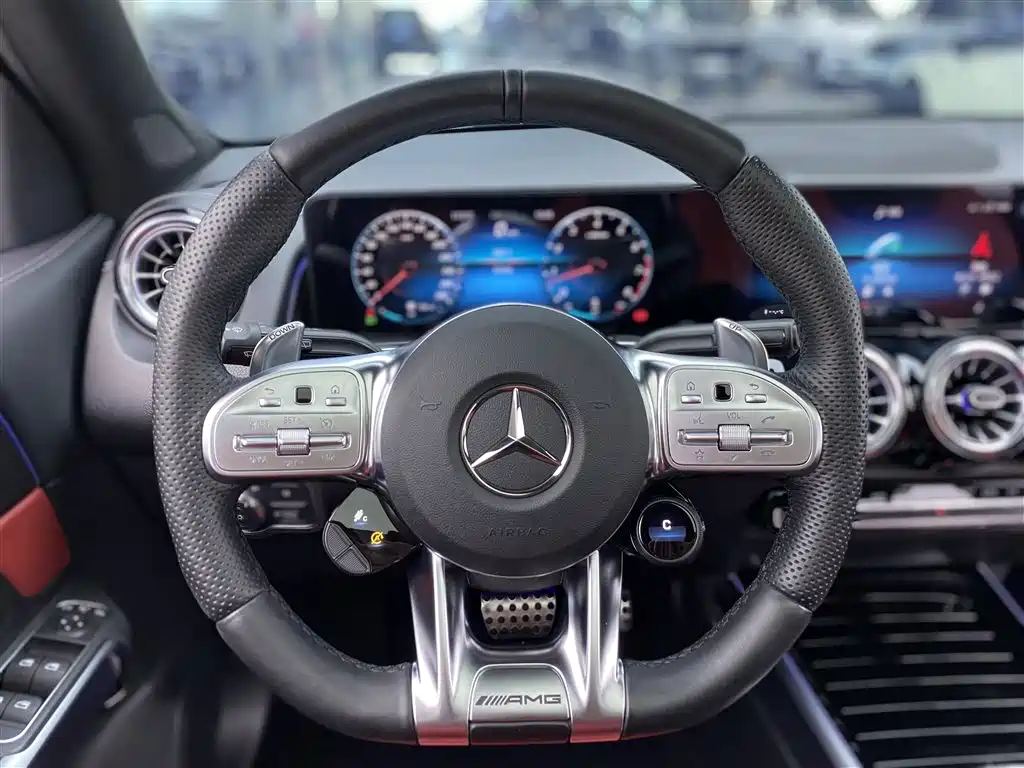 MERCEDES-BENZ GLB AMG