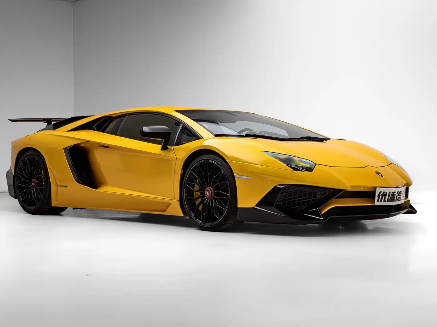 Lamborghini Aventador 2011 LP 700-4 фото 2