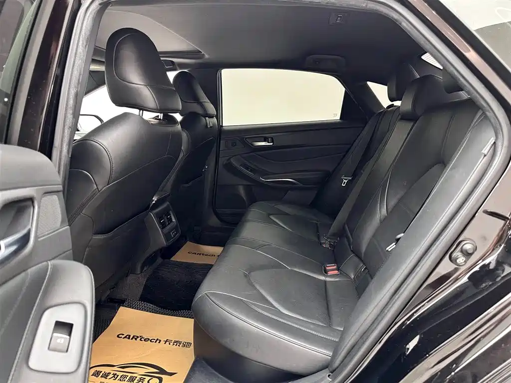 Toyota Avalon 2022 Hybrid 2.5L Luxury Edition фото 9
