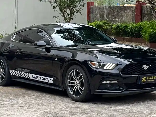 FORD MUSTANG