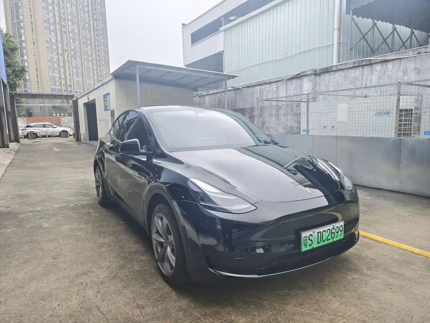 TESLA MODEL Y
