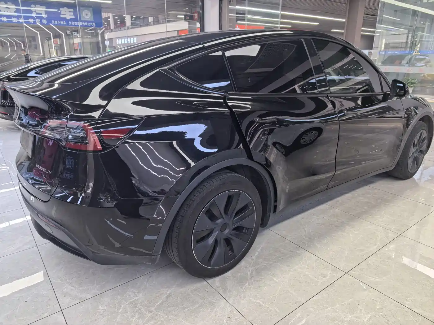 TESLA MODEL Y