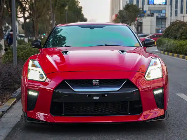 NISSAN GT R