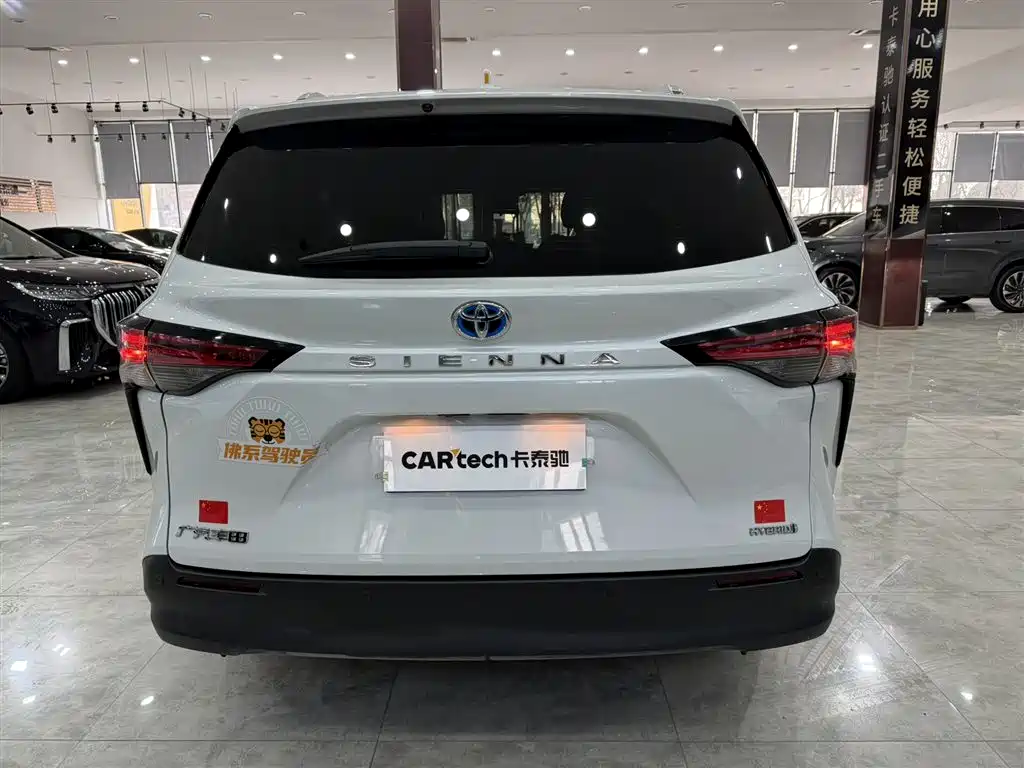 Toyota Sienna 2021 2.5L Hybrid Comfort Edition фото 5
