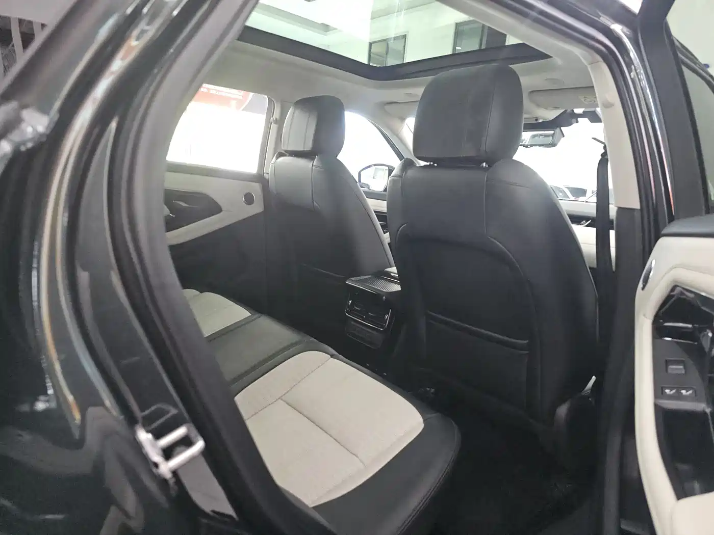 Land Rover Range Rover Evoque 2021 Range Rover Evoque L 249PS R-Dynamic First Edition Launch Edition фото 12