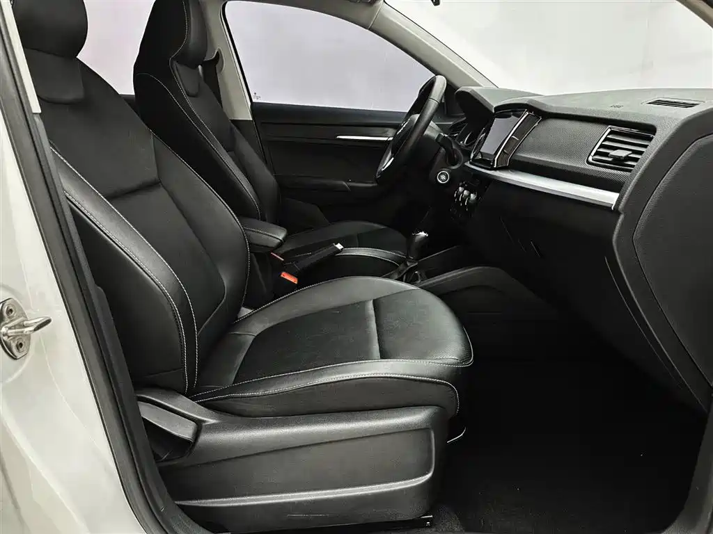 Škoda Kamiq 2022 1.5L Automatic Comfort Edition фото 11
