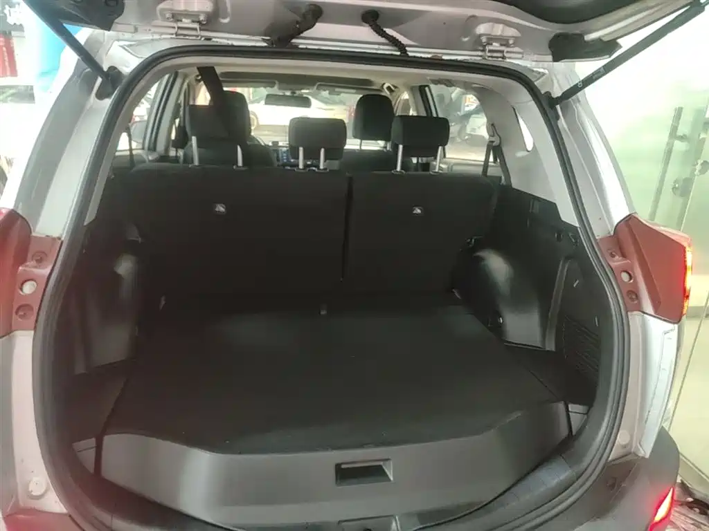 Toyota RAV4 Rongfang 2015 2.0L CVT 2WD Trend Edition фото 19