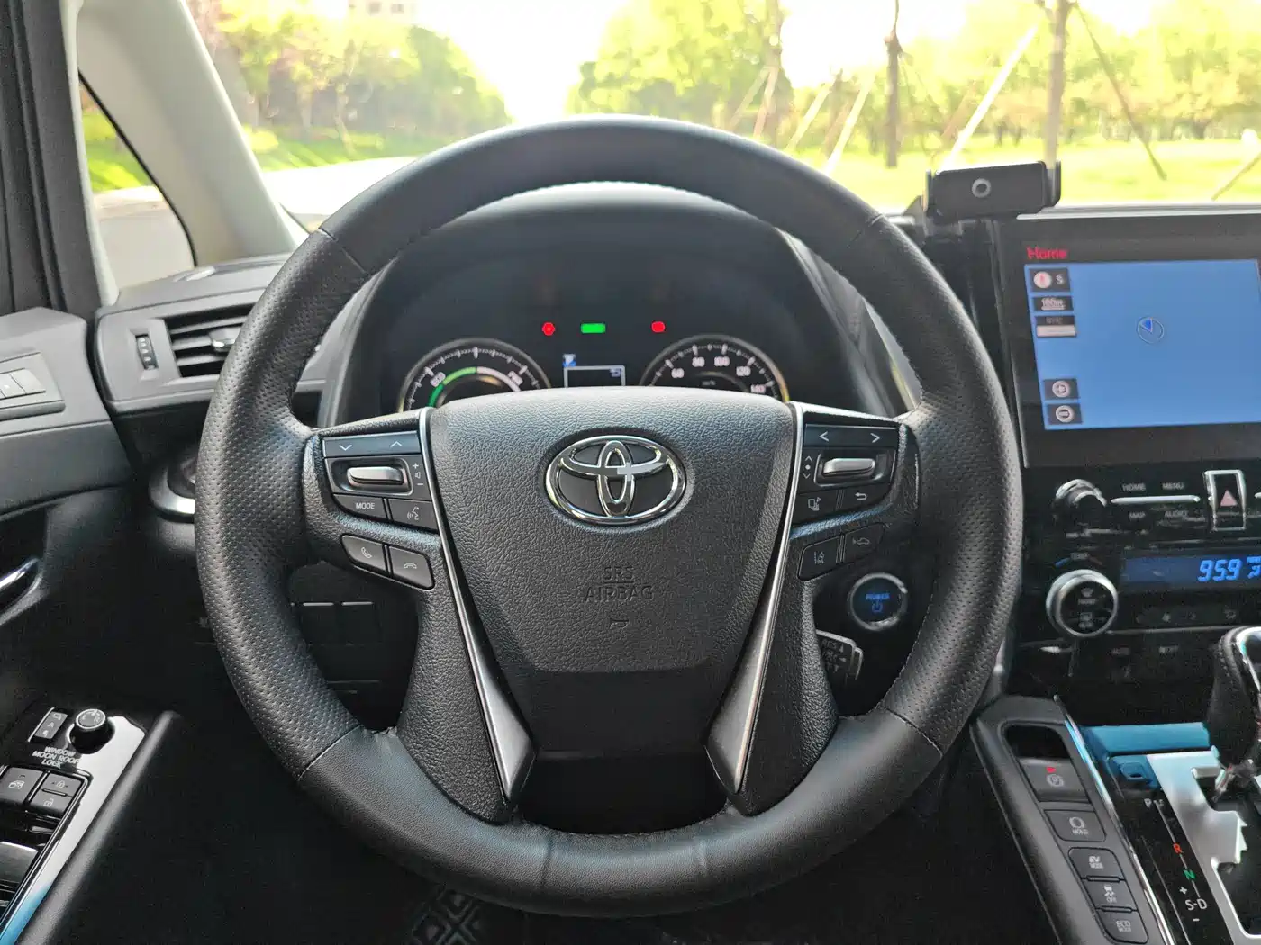 Toyota Vellfire 2021 Crown Hybrid 2.5L HV Luxury Edition фото 12