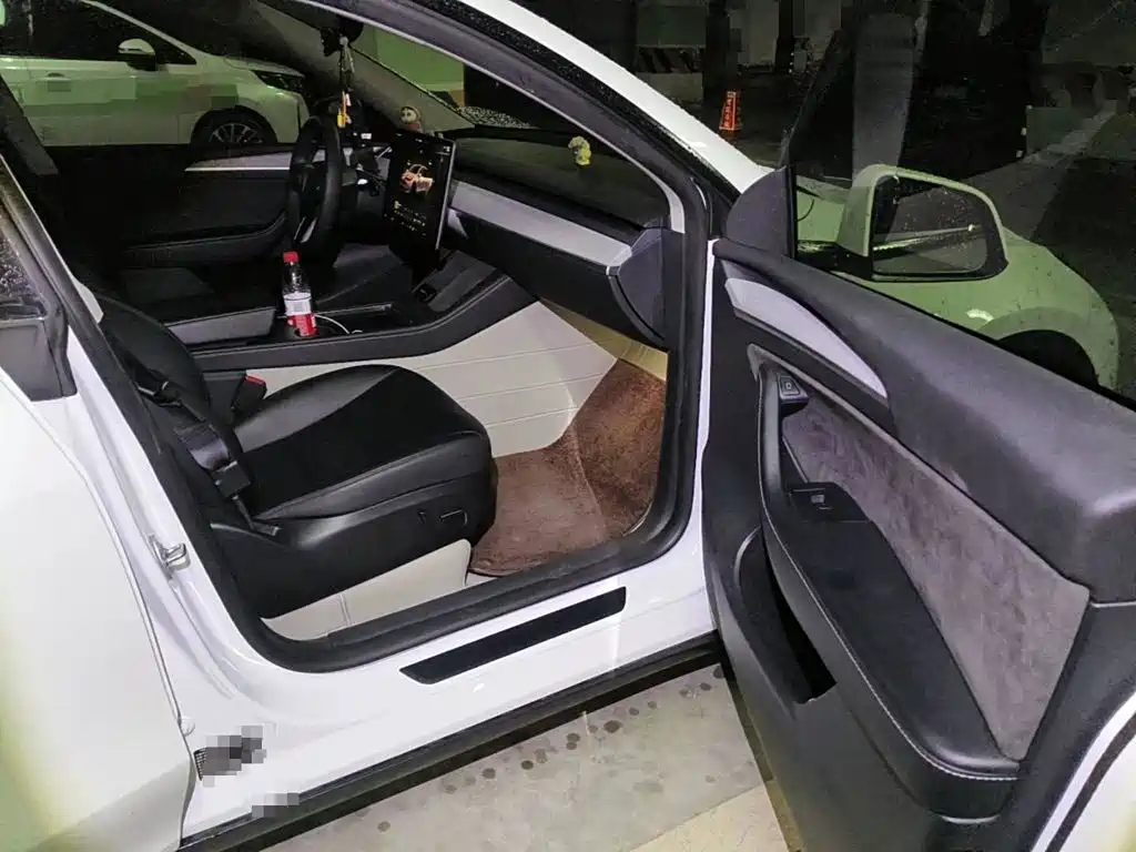 Фото 13 - Tesla Model Y