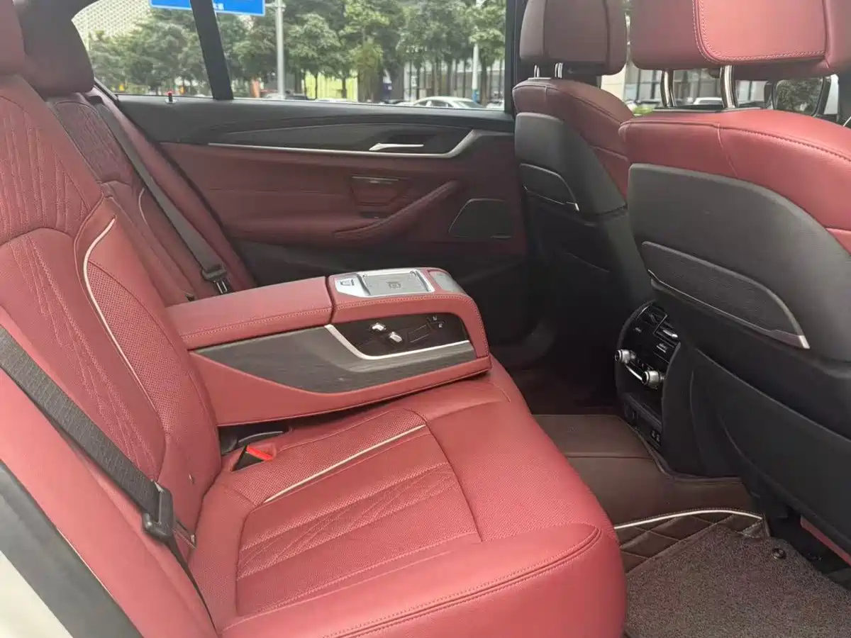 Photo 10 - BMW 5 Series