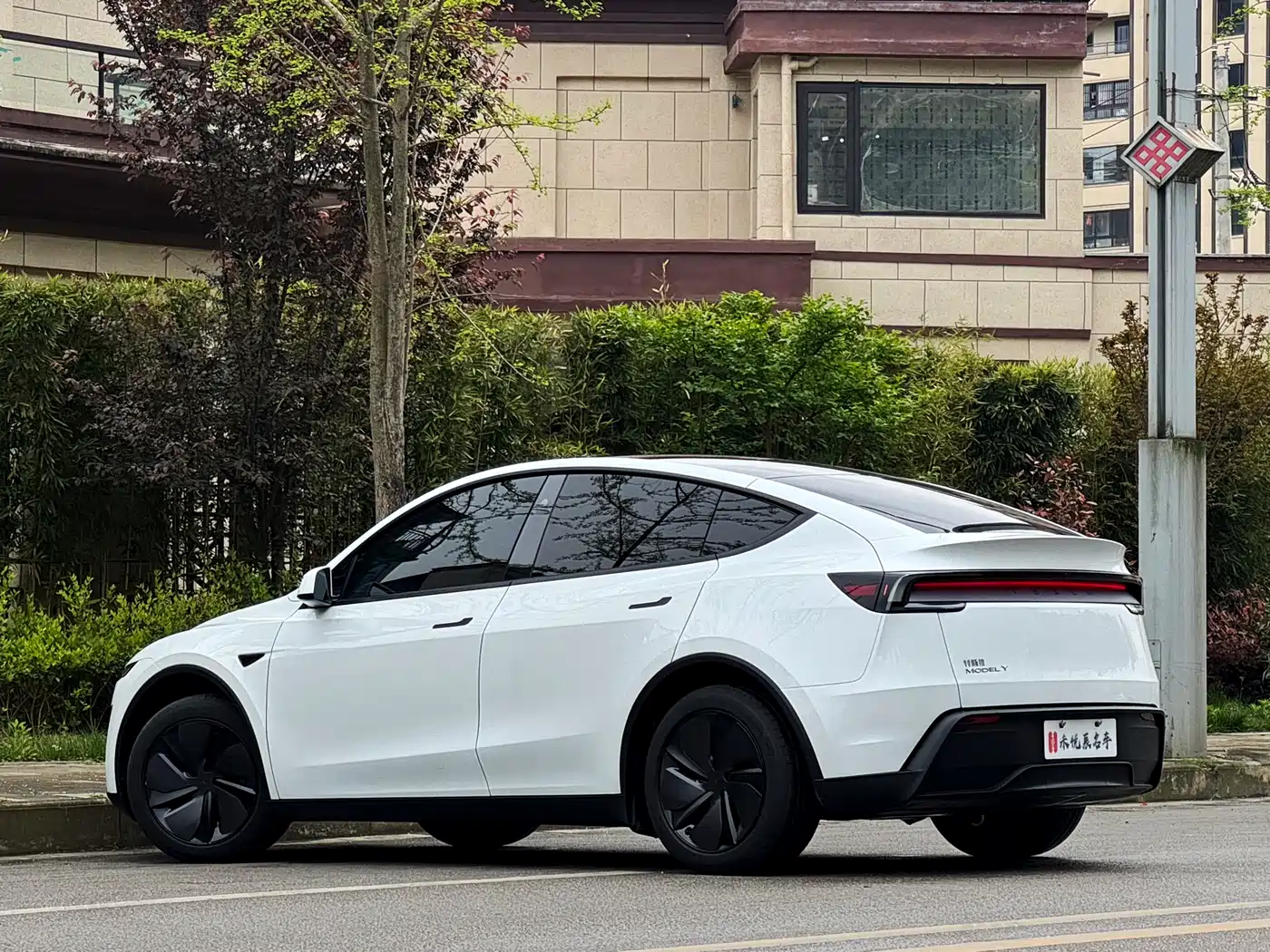 TESLA MODEL Y