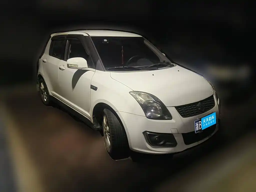 Фото 3 - Suzuki Swift