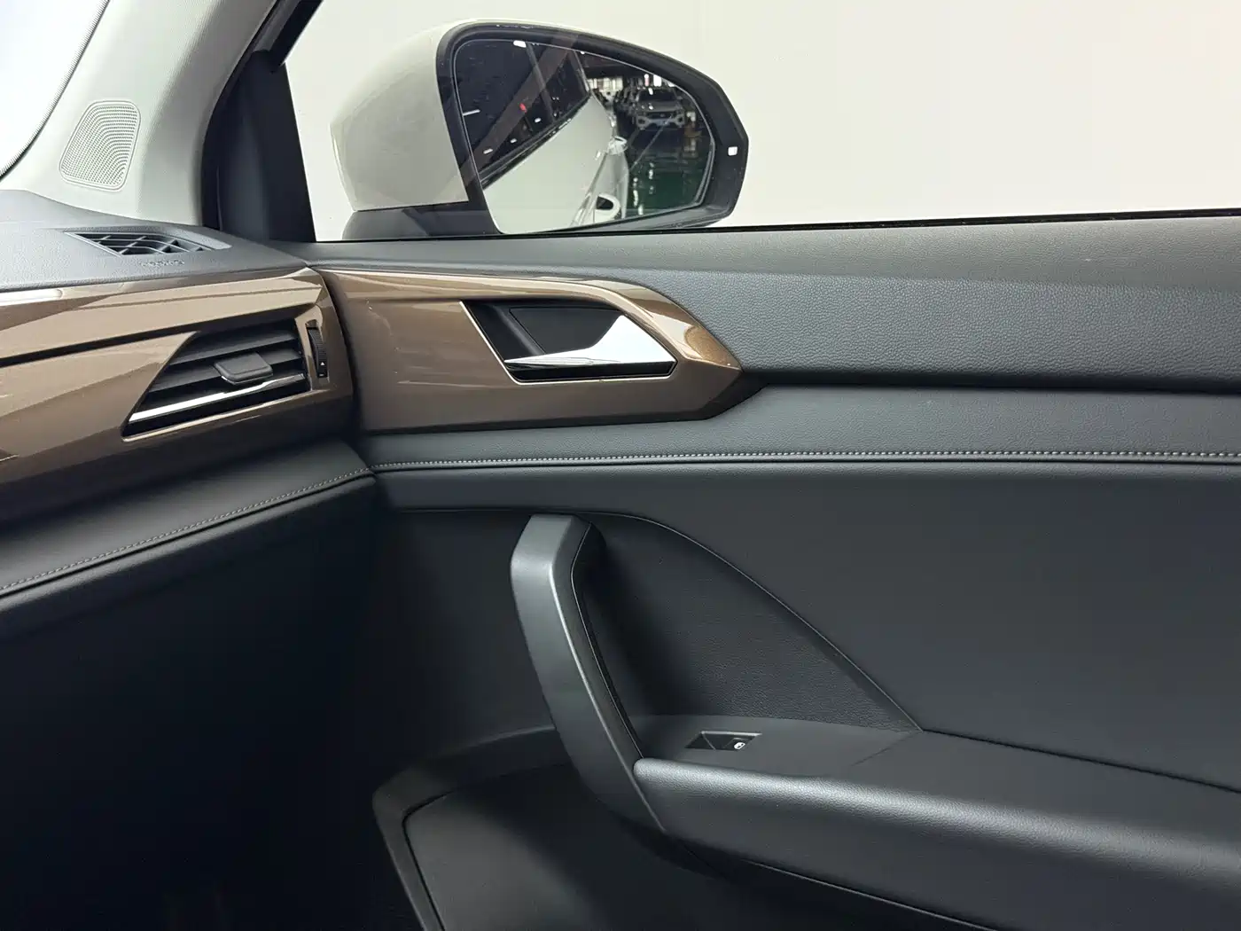 Volkswagen Tharu 2022 280TSI FWD Luxury Edition фото 12
