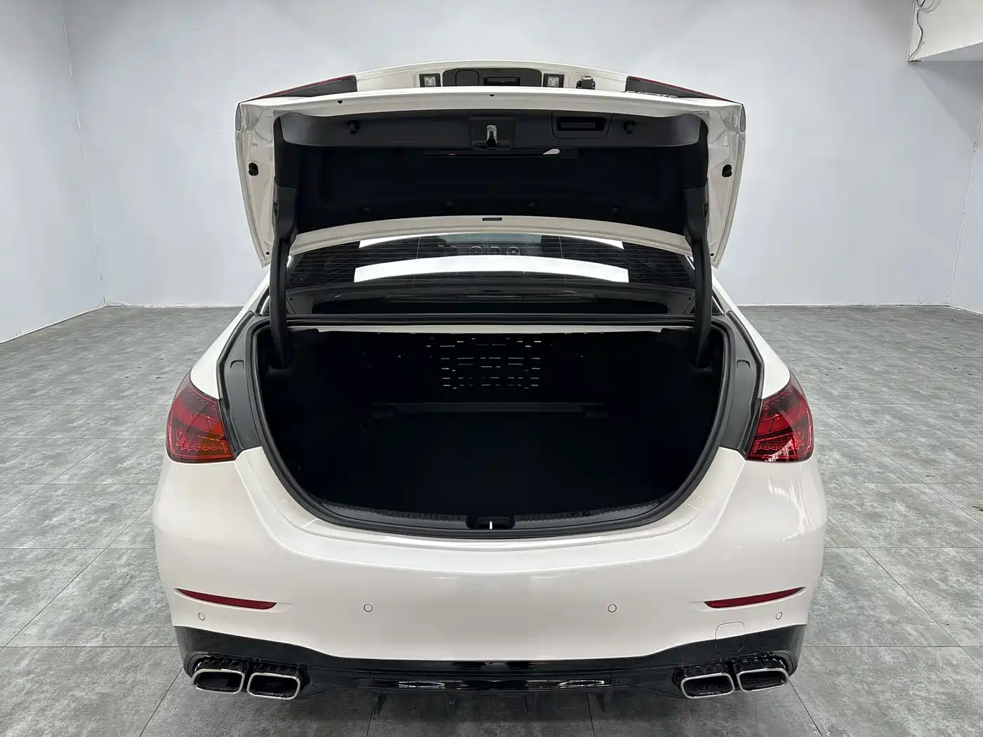Mercedes-Benz C-Class 2024 Facelift III C 260 L Night Sport Edition фото 19