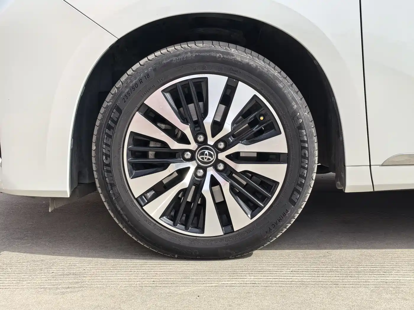Toyota Alphard 2018 3.5L Luxury фото 18