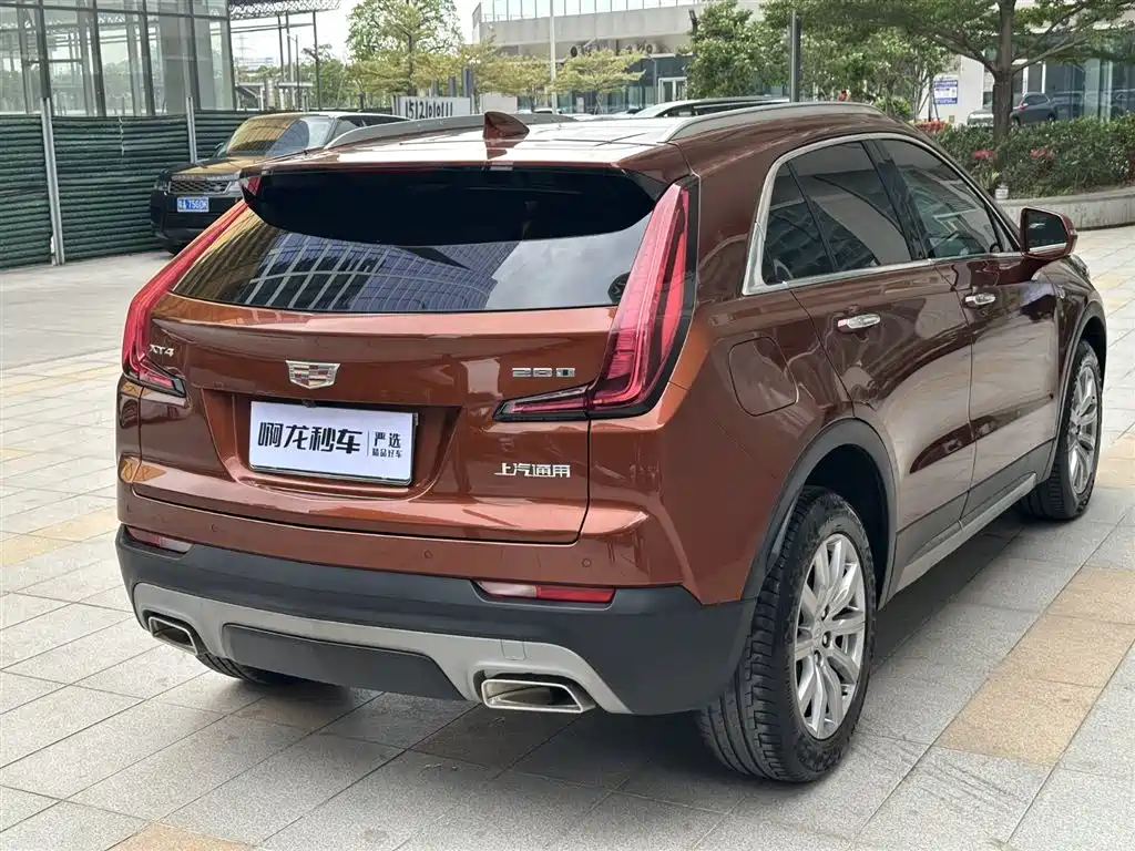 CADILLAC XT4